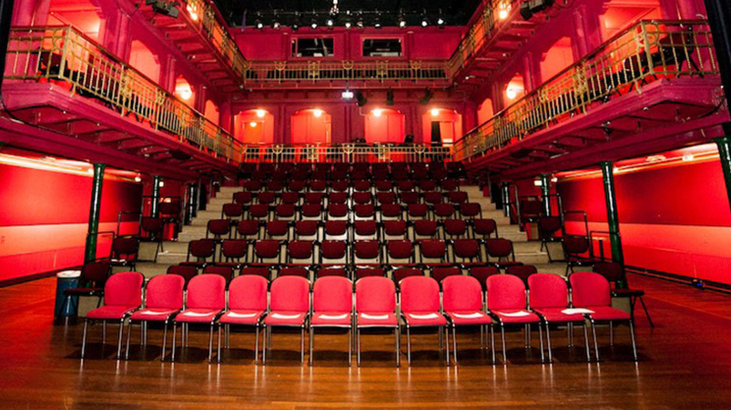 de brakke grond - rode zaal